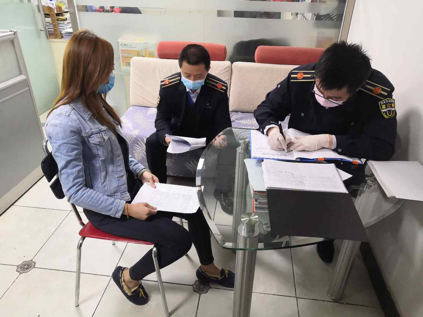 3月24日，西城区人力社保局劳动关系科与劳动监察大队联合对辖区劳务派遣企业复产复工、疫情防控、劳务派遣相关法律法规执行情况进行现场排查.jpg